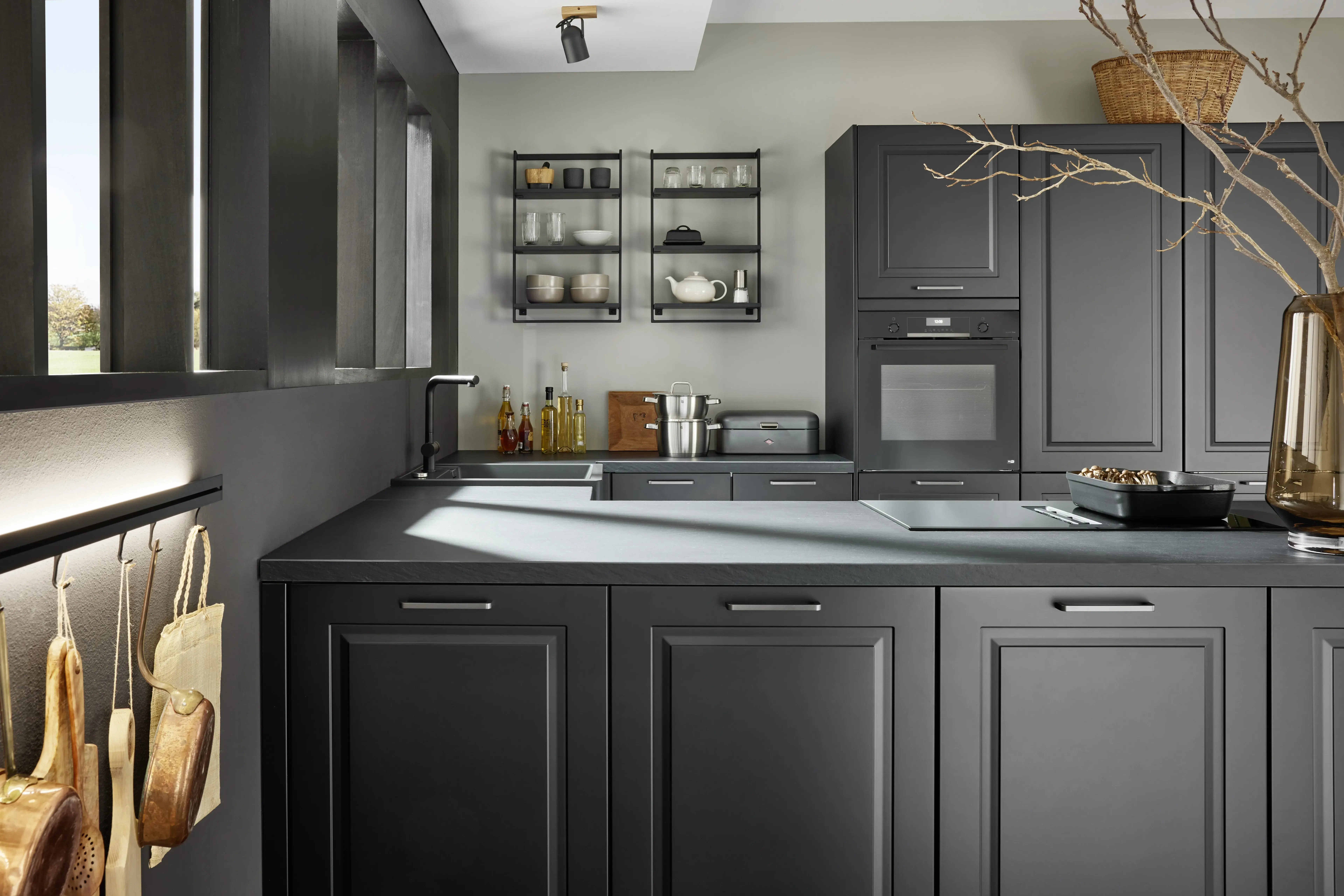 NOBILIA Sylt schwarz mit Bosch Geräten - Gegenschuss